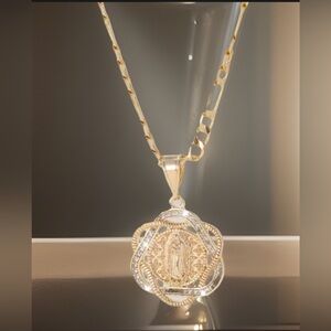 Elegant 14k gold-plated Virgin Mary Medalion w/CZ 24”figaro link chain NEW